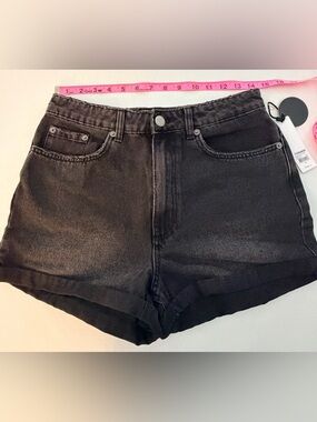 Amuse Society NWT Fiona High Rise Mom Jean Shorts in Black Fade Size 30